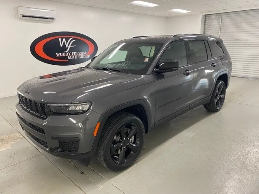 2025 Jeep Grand Cherokee Altitude photo 1