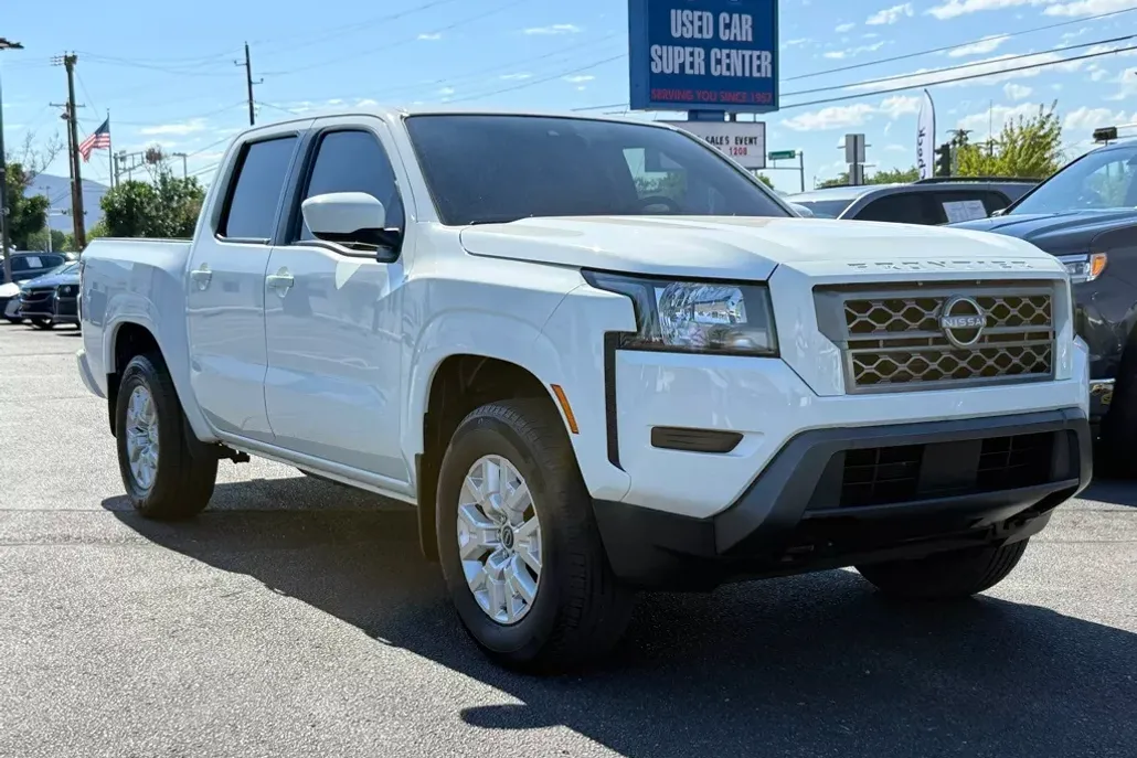 2022 Nissan Frontier SV photo 1