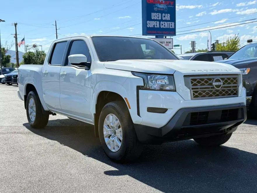 2022 Nissan Frontier SV photo 1
