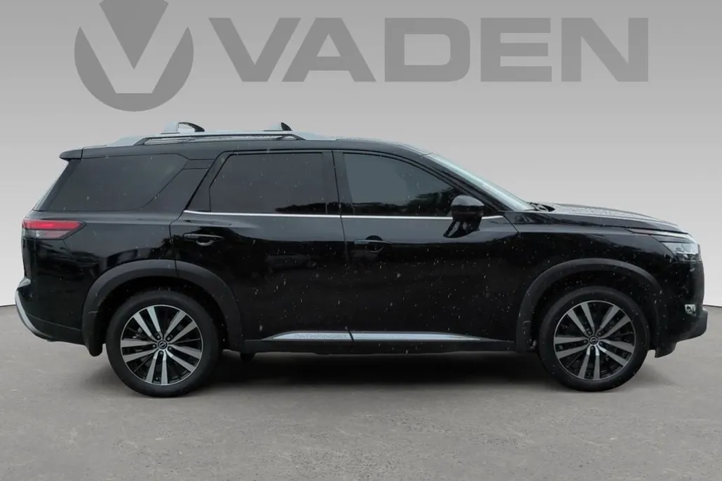 2024 Nissan Pathfinder Platinum photo 1
