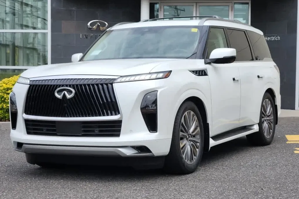 2025 Infiniti QX80 Luxe photo 1