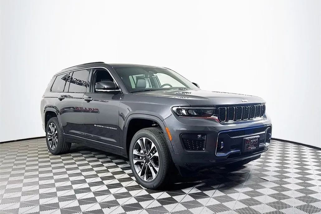 2025 Jeep Grand Cherokee Overland photo 1