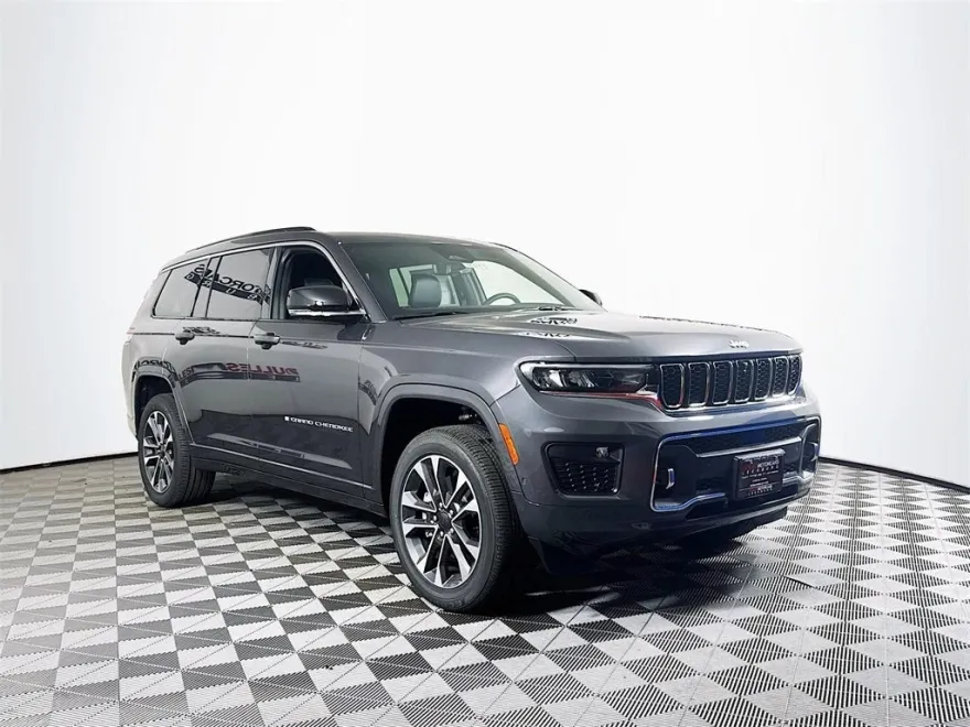 2025 Jeep Grand Cherokee Overland photo 1