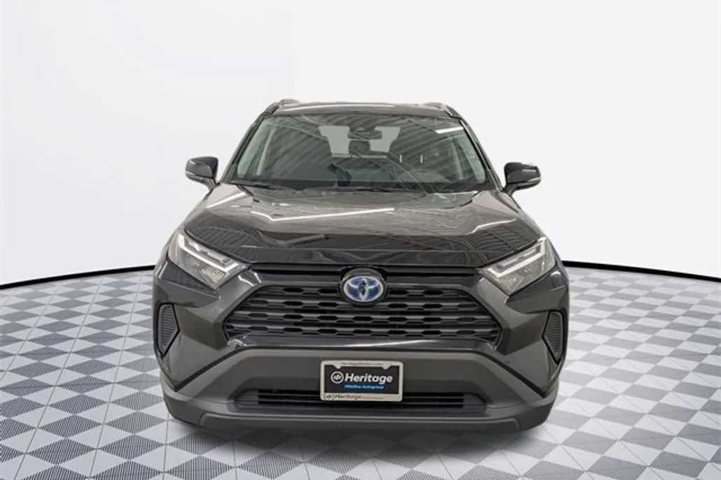 2024 Toyota RAV4 Hybrid XLE photo 1