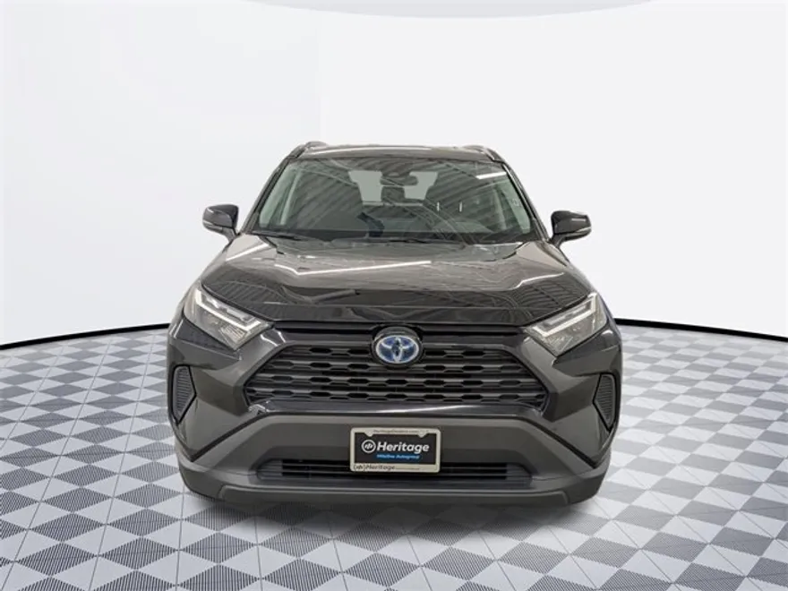 2024 Toyota RAV4 Hybrid XLE photo 1