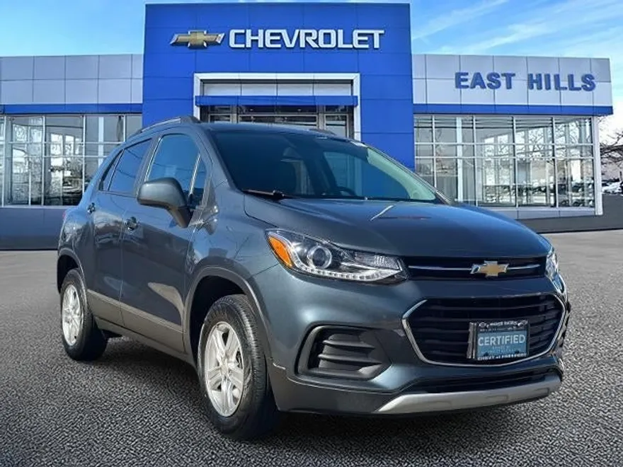 2022 Chevrolet Trax LT photo 1