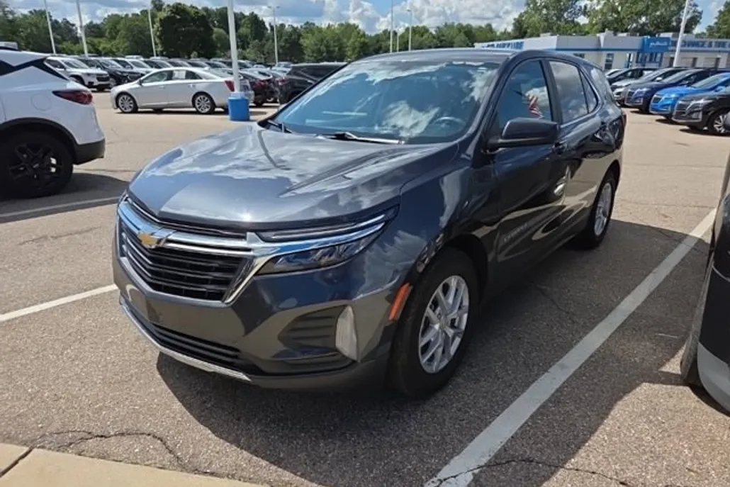 2022 Chevrolet Equinox LT photo 1