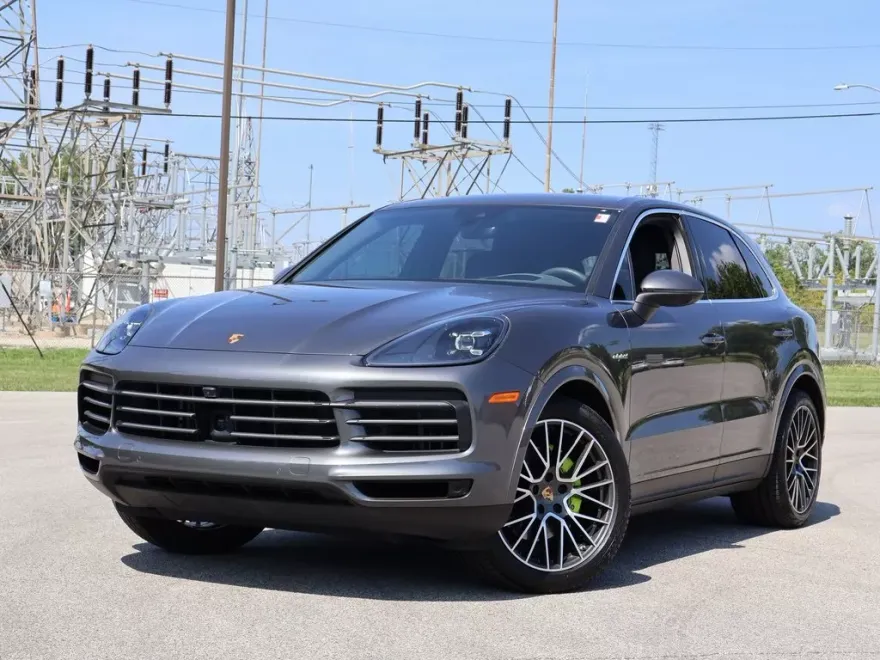 2023 Porsche Cayenne E-Hybrid photo 1