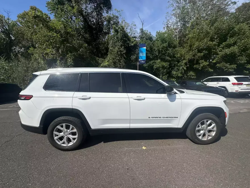 2022 Jeep Grand Cherokee Limited photo 1