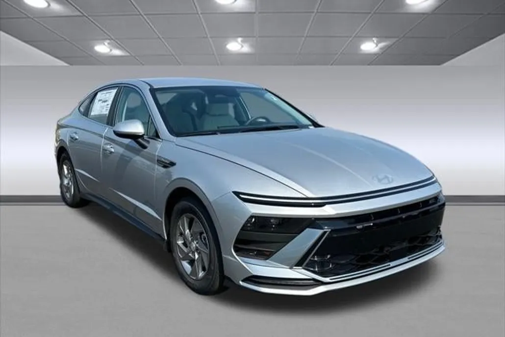 2025 Hyundai Sonata SE photo 1