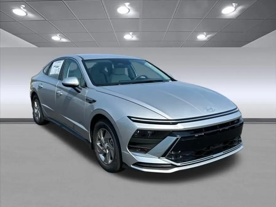 2025 Hyundai Sonata SE photo 1