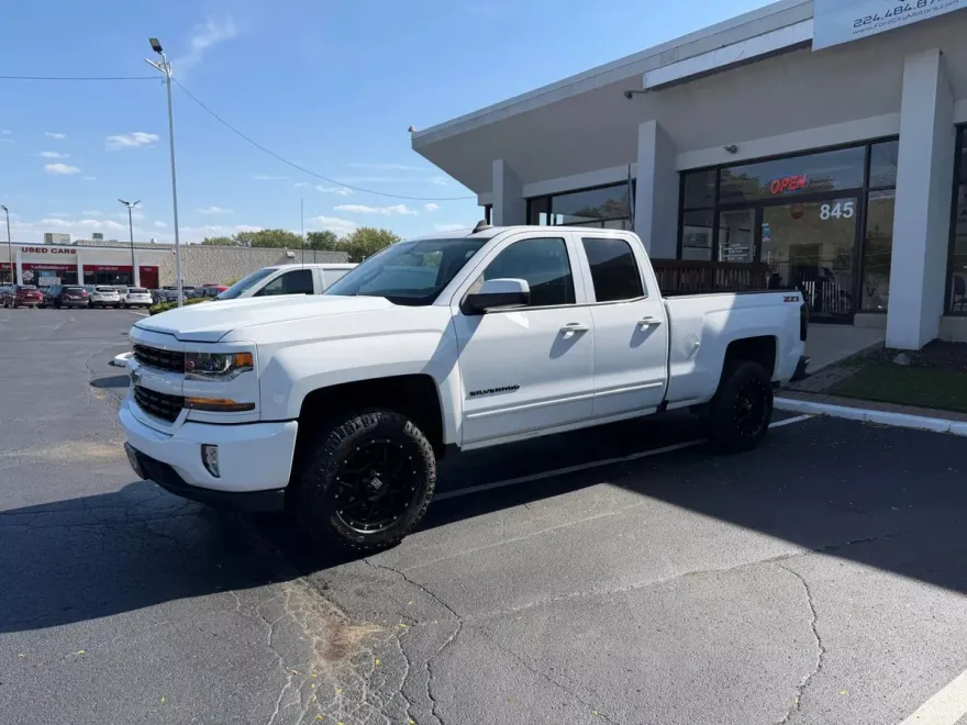 2017 Chevrolet Silverado 1500 Z71 LT photo 1