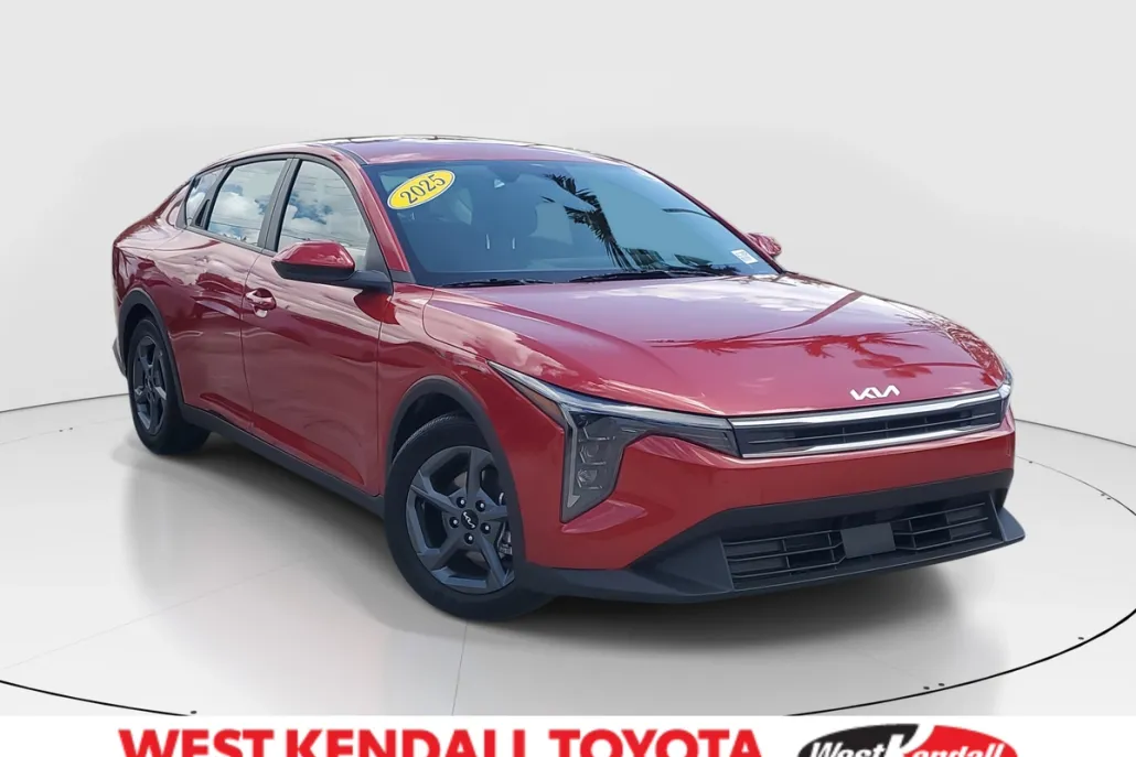 2025 Kia K4 LXS photo 1