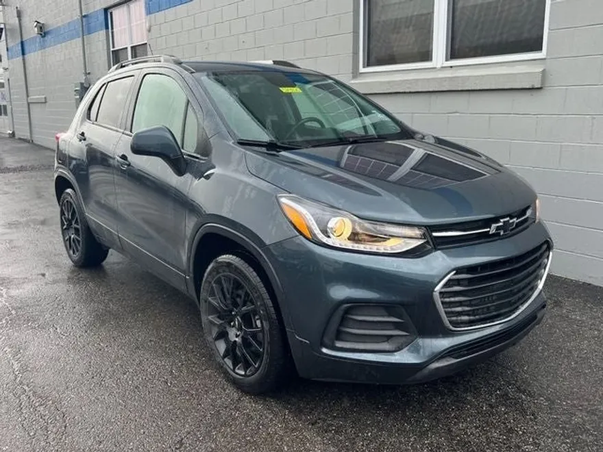 2022 Chevrolet Trax LT photo 1