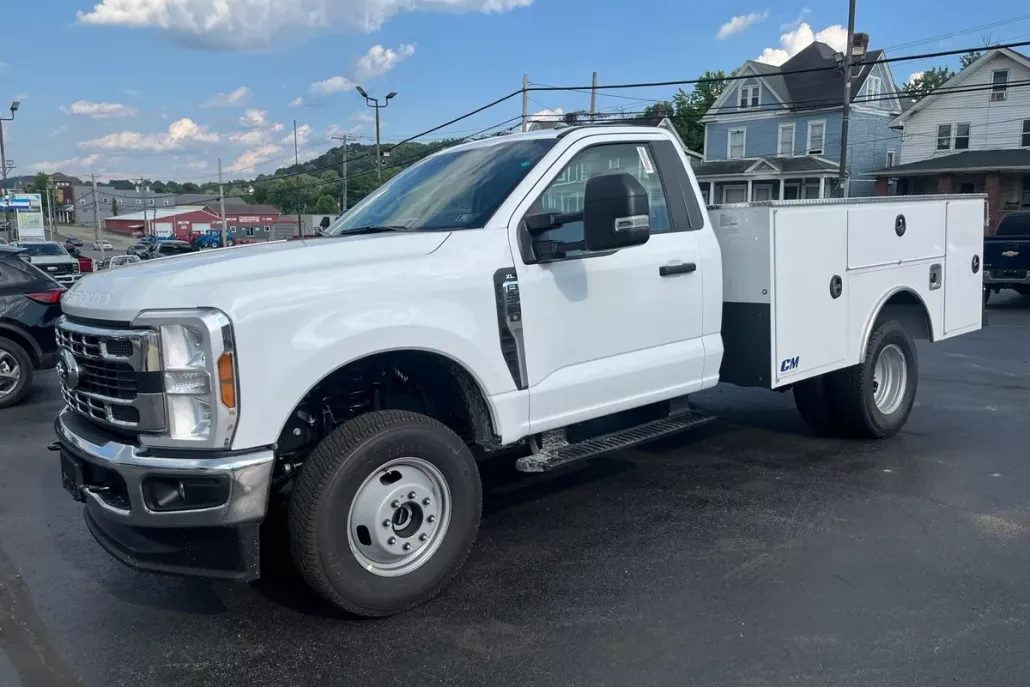2025 Ford F-350 XL photo 1
