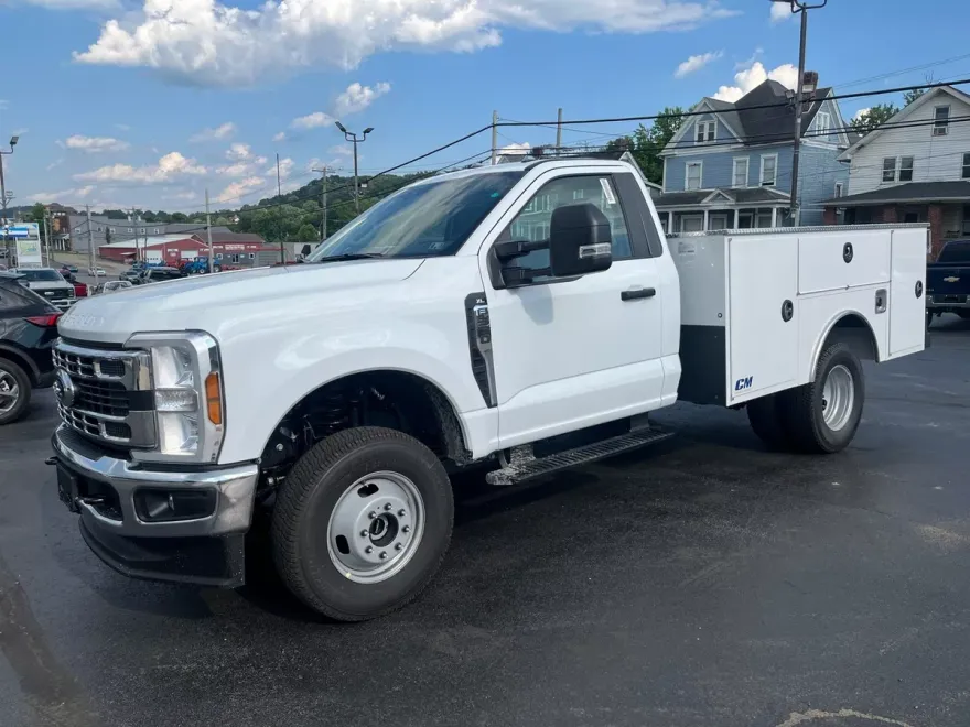 2025 Ford F-350 XL photo 1