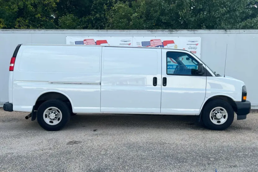 2019 Chevrolet Express Cargo 3500 Base photo 1