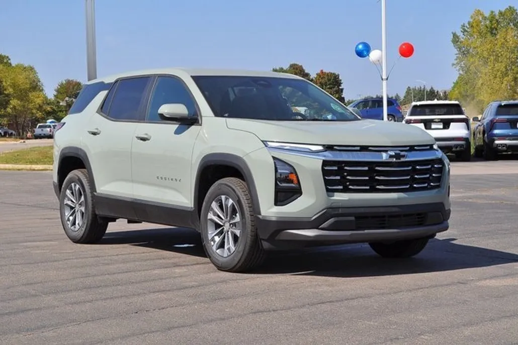 2026 Chevrolet Equinox LT photo 1