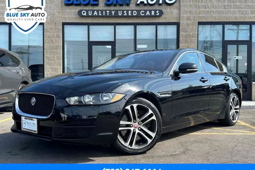 2017 Jaguar XE Premium photo 1
