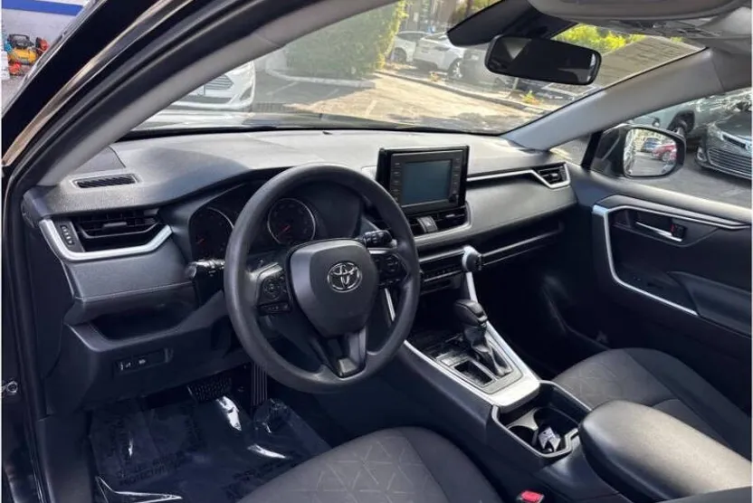 2019 Toyota RAV4 Premium XLE photo 1