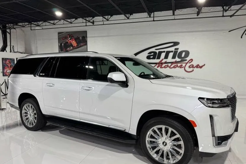 2024 Cadillac Escalade ESV Luxury photo 1
