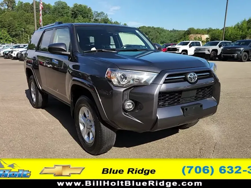 2022 Toyota 4Runner SR5 photo 1