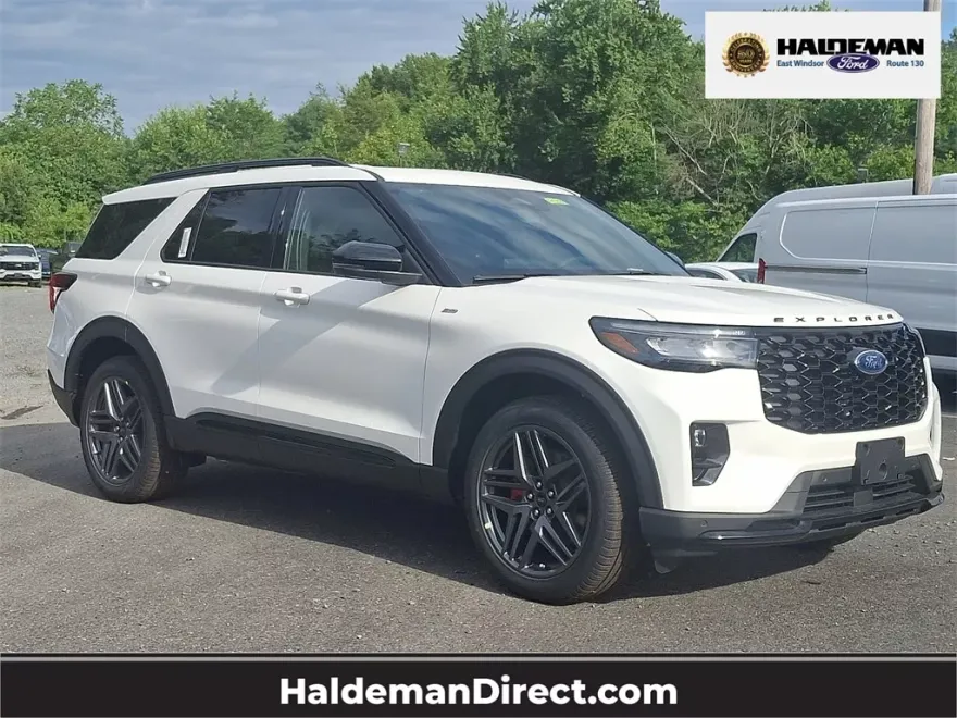 2025 Ford Explorer ST-Line photo 1