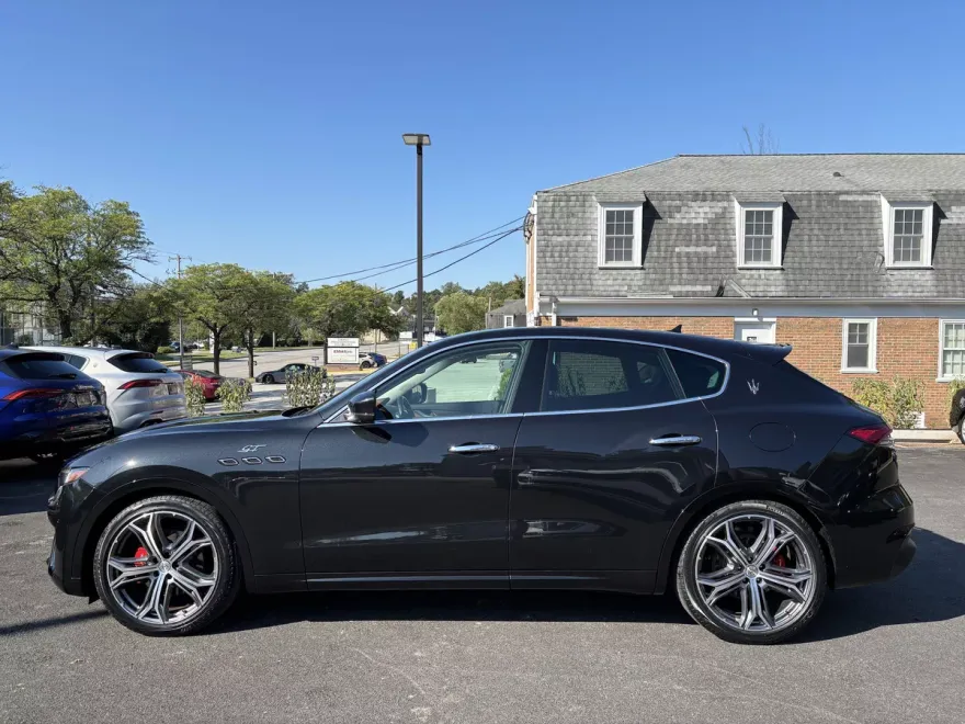 2022 Maserati Levante GT photo 1