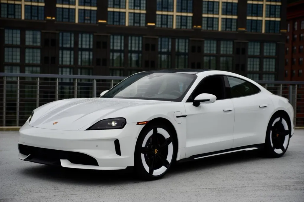 2025 Porsche Taycan photo 1