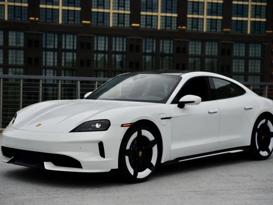 2025 Porsche Taycan photo 1