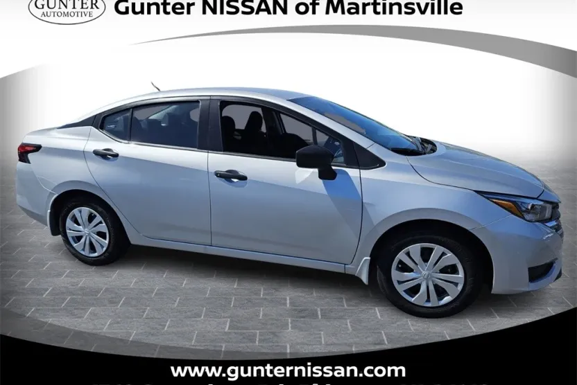 2025 Nissan Versa 1.6 S photo 1