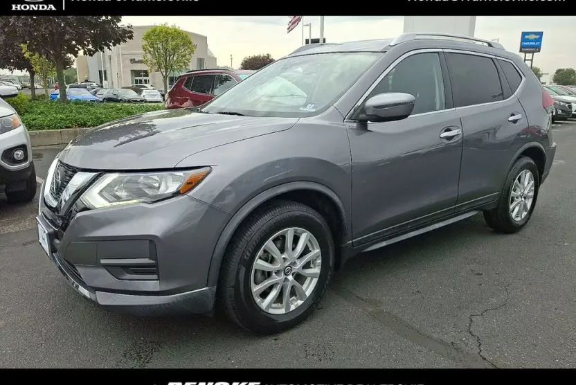 2019 Nissan Rogue SV photo 1