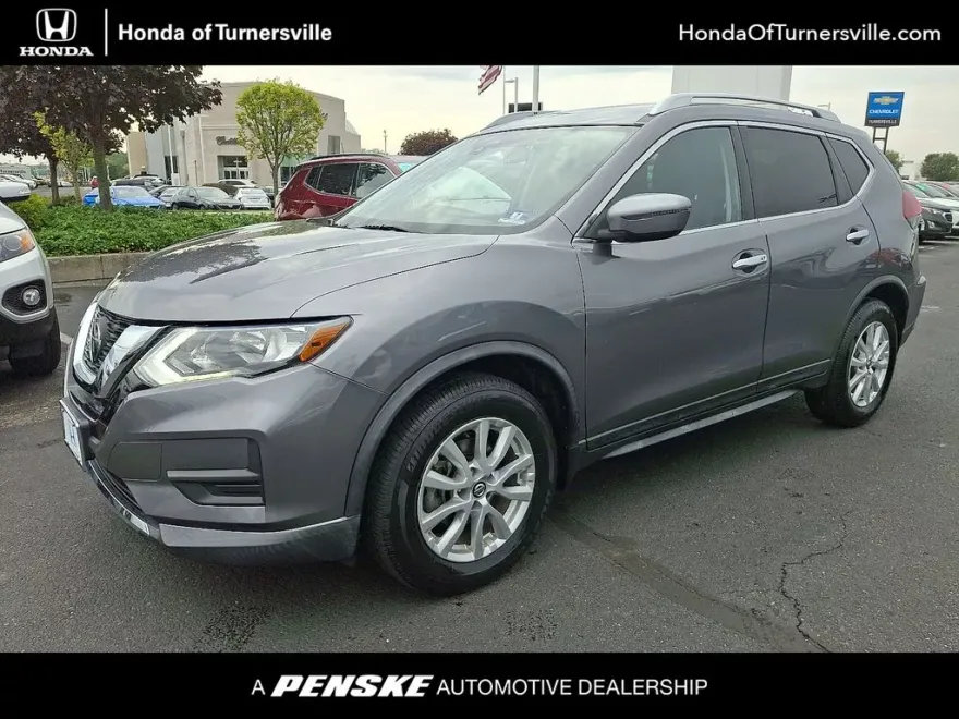 2019 Nissan Rogue SV photo 1