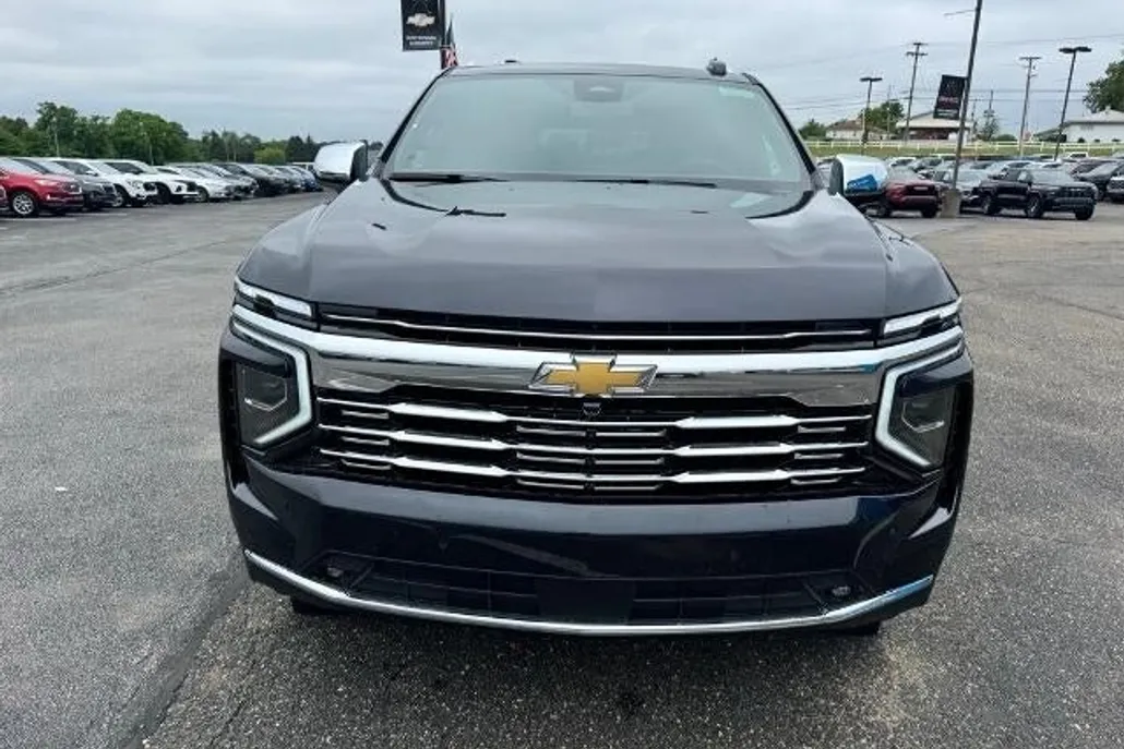 2025 Chevrolet Suburban Premier photo 1