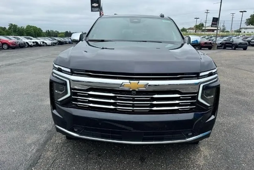 2025 Chevrolet Suburban Premier photo 1