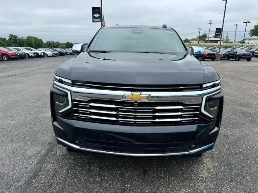 2025 Chevrolet Suburban Premier photo 1