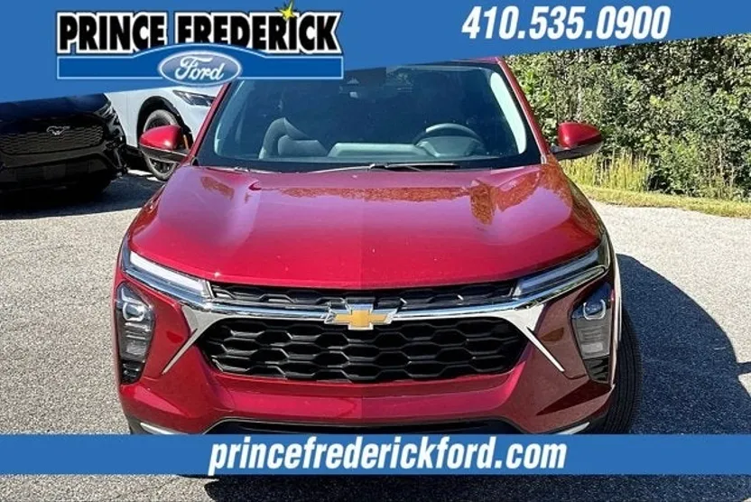 2024 Chevrolet Trax LT photo 1