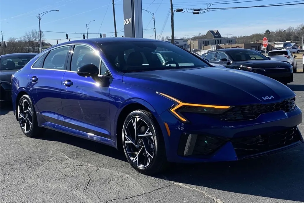 2025 Kia K5 GT-Line photo 1
