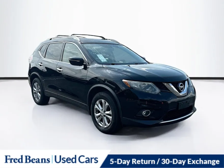2015 Nissan Rogue SV photo 1