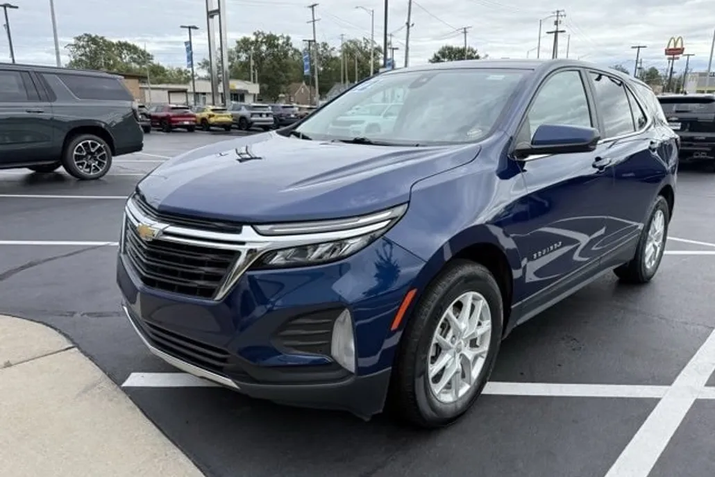 2022 Chevrolet Equinox LT photo 1