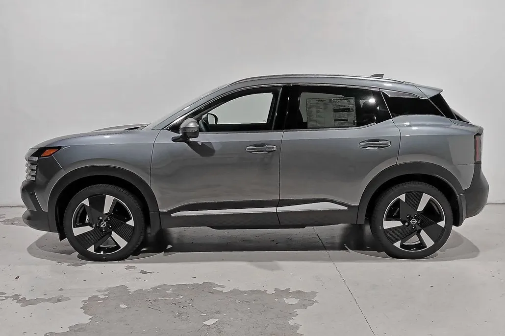 2025 Nissan Kicks SR photo 1