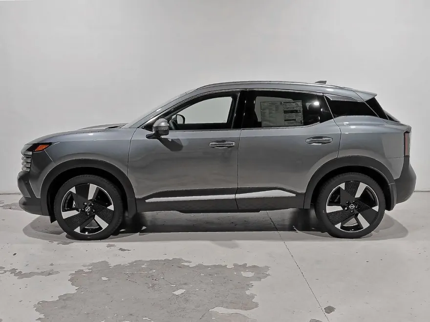2025 Nissan Kicks SR photo 1