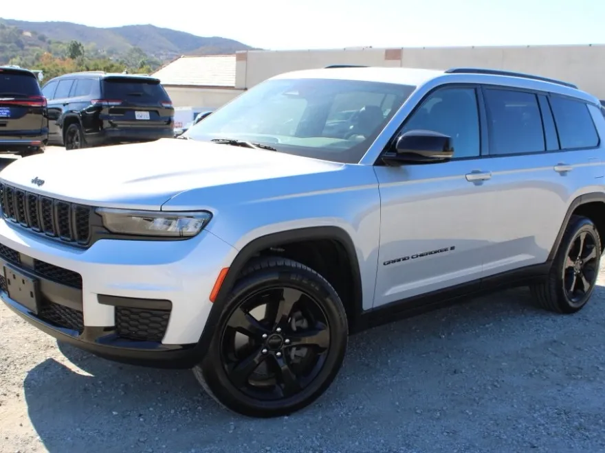2023 Jeep Grand Cherokee Altitude photo 1
