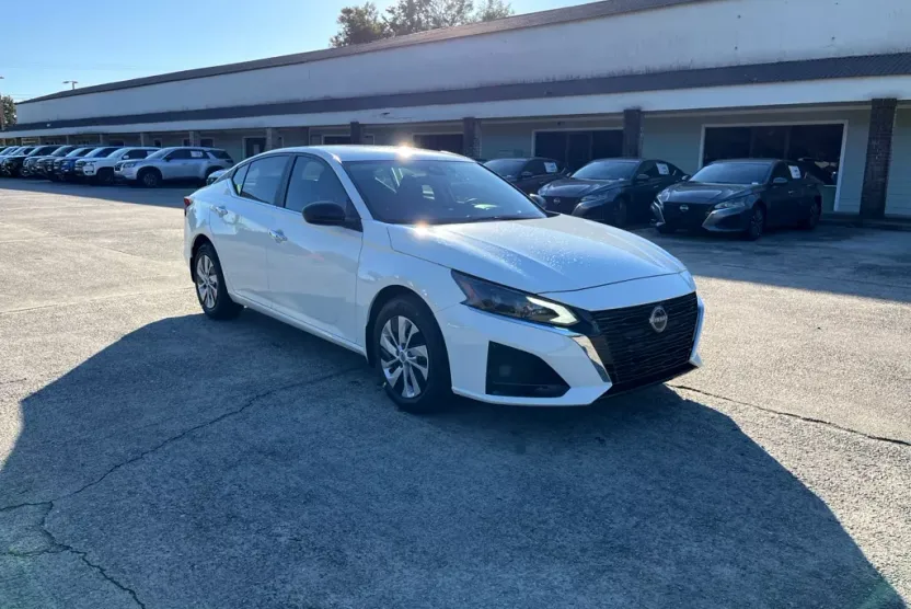 2025 Nissan Altima S photo 1