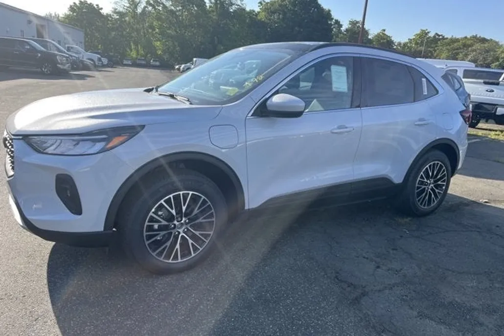 2025 Ford Escape photo 1