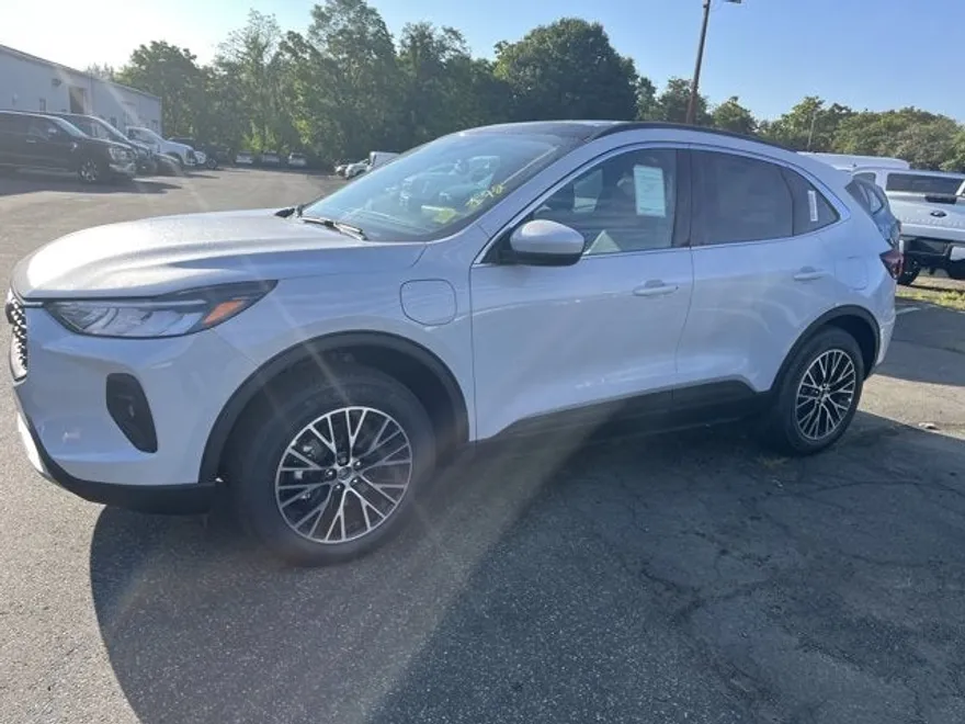 2025 Ford Escape photo 1
