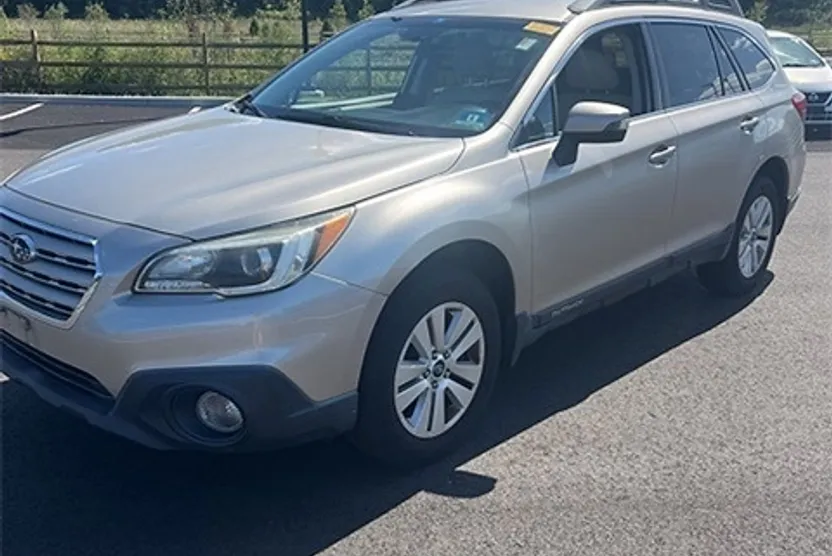 2016 Subaru Outback 2.5i Premium photo 1