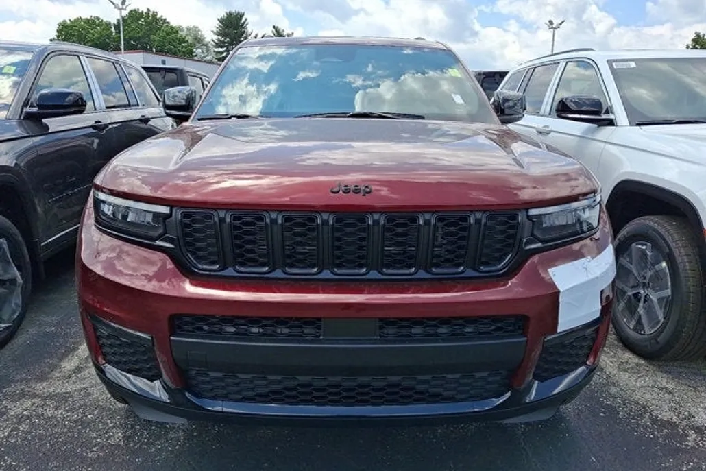 2025 Jeep Grand Cherokee Limited photo 1