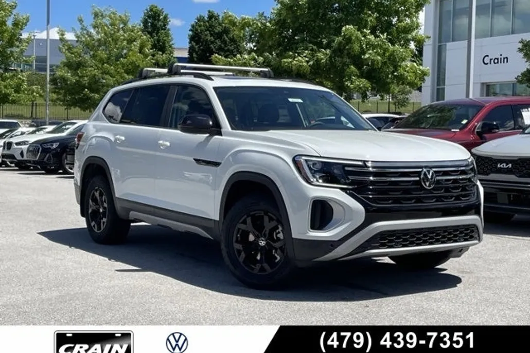 2025 Volkswagen Atlas SE Technology Peak Edition photo 1