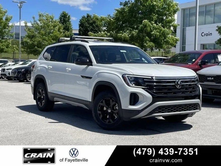 2025 Volkswagen Atlas SE Technology Peak Edition photo 1
